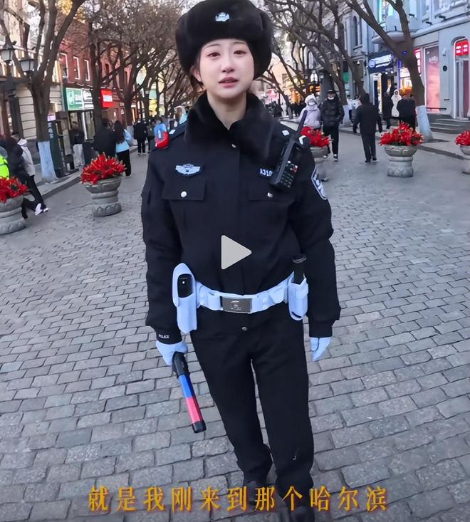 哈尔滨最美交警撞脸景甜网友全网寻人回应：马上安排！(图16)